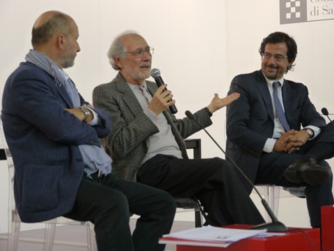 Emilio Isgrò con Guido Curto e Marco De Guzzis nell'area talk di Artissima