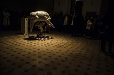 Momenti della performance Caronte di Franco Losvizzero, censurata a Roma 3