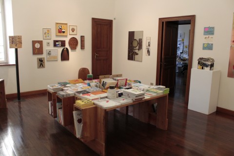 Itinerari, incontri, incroci, invenzioni. Forse un archivio... - veduta della mostra presso la Galleria Corraini, Mantova 2013