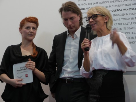 Sarah Cosulich Canarutto assegna a Fatma Bucak il Premio illy