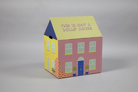This is not a dolls house...l'esterno della creazione di Guy Hollaway - foto Thomas Butler