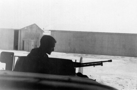 Yervant Gianikian & Angela Ricci Lucchi, Italienischer MG-Schütze auf dem Spähpanzer. Flughafen von Gura. Ostafrika 1936 (dettaglio di Imperium), 2013, mixed media installation, Courtesy the artists