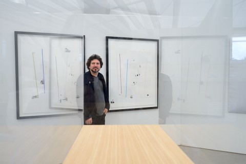 Federico Luger con la sue due opere