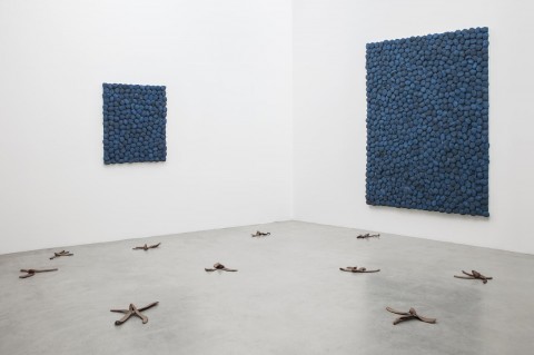 Gabriele Picco - Mezza giornata gigante sospesa - veduta della mostra presso la Galleria Francesca Minini, Milano 2013 