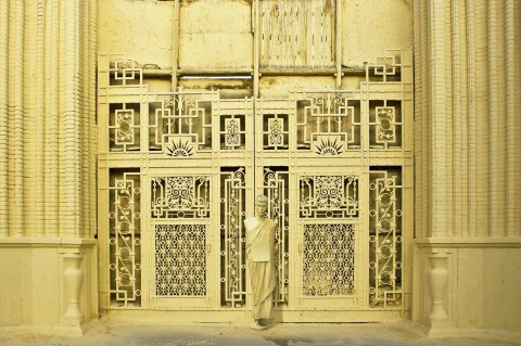 Maziar Mokhtari, Yellow pilgrim in front of former textile factory