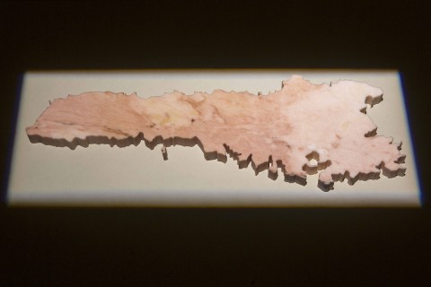 Jota Castro, La mort est blue, 2013, Portuguese rose marble, cm 26 x 70 x 3, ed. 1/3 + ap - Courtesy Galleria Umberto Di Marino, Napoli - photo Renato Ghiazza