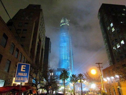 Costanera Center, Santiago del Cile. La torre principale è disegnata da César Pelli