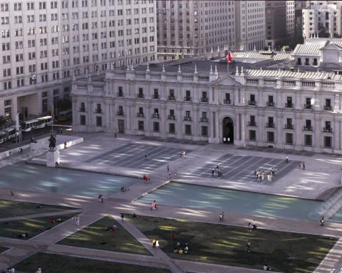 Cristián Undurraga, Centro Cultural Palacio de La Moneda - piazza esterna, Santiago del Cile