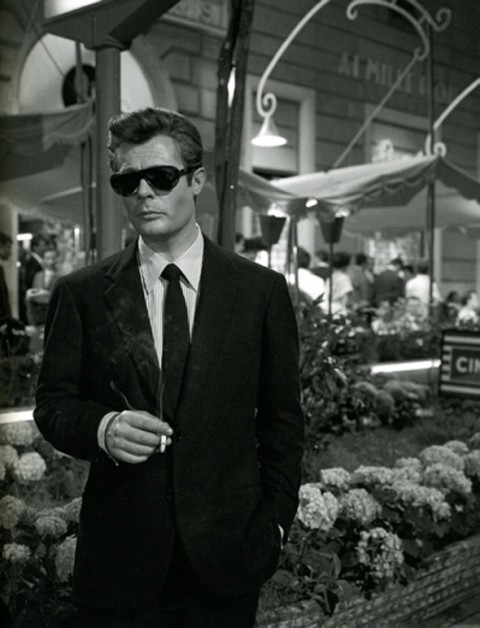 Marcello Mastroianni ne La dolce vita (Federico Fellini 1960)