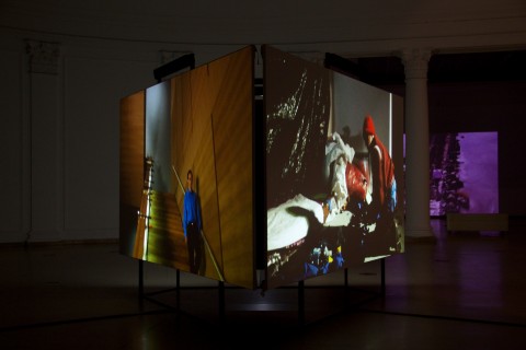 Julia Stoschek Collection: Entropy of a City - veduta della mostra presso Mucsarnok/Kunsthalle, Budapest 2014 - Clemens Von Wedemeyer, The Museum is burning, 2004-05