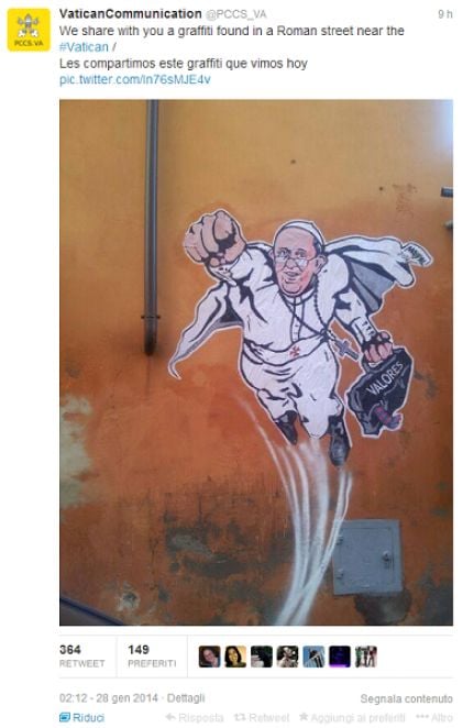Il Papa-Superman twittato dal Vaticano
