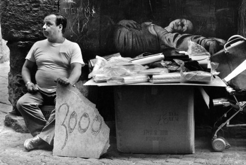 Le opere di Ernest Pignon-Ernest negli scatti di Alain Volut. Fotografie di Alain Volut. Courtesy Alain Volut
