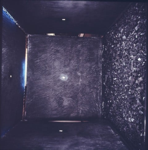 Cildo Meireles, Cinza, 1984-1986 - Photo: Arnaldo Papallardo - Courtesy Cildo Meireles