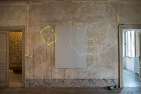 Adriana Lara - Let's not jump into concrete - veduta della mostra presso Indipendenza Studio, Roma 2014 - courtesy the artist & Air de Paris, Parigi & Algus Greenspon, New York - photo Giorgio Benni