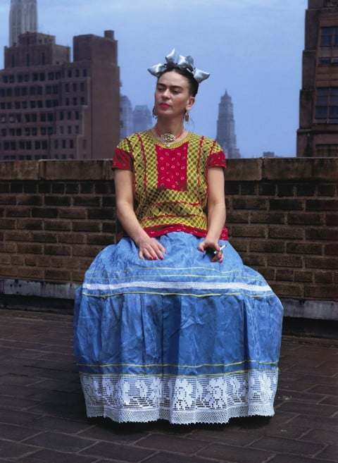 Nickolas Muray, Frida sulla panchina bianca, New York, 1939 - The Jacques and Natasha Gelman Collection of 20th Century Mexican Art and The Vergel Foundation, Cuernavaca  - Photo by Nickolas Muray