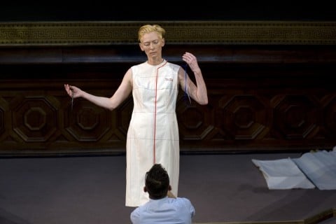 Tilda Swinton e Olivier Saillard per la mostra Eternity Dress