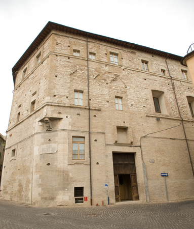 Sassoferrato, Palazzo degli Scalzi, sede del MAM'S