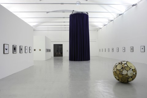 Alessandro Sciaraffa, I lunatici parlano alla Luna, 2014 - installation view - photo Paolo Pellion - Courtesy Galleria Giorgio Persano