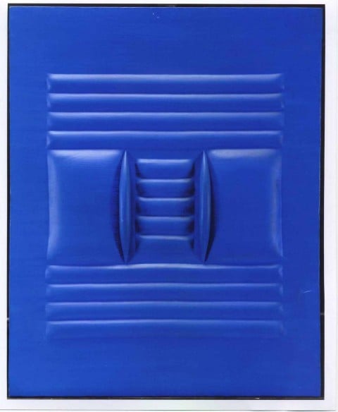 Agostino Bonalumi: blu, 1964, 100x80 cm, tela estroflessa e tempera vinilica, coll. privata