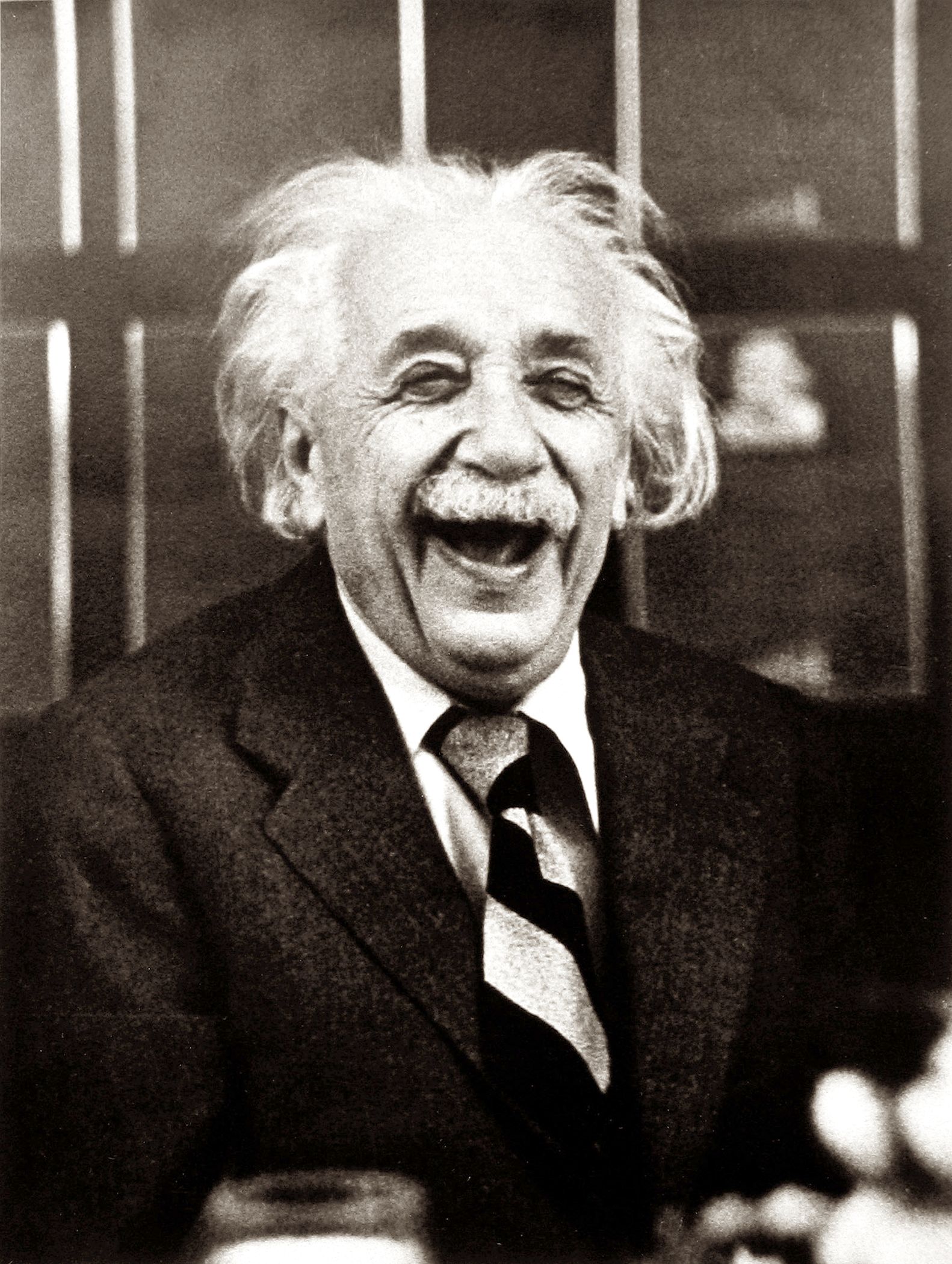 6. Ruth Orkin Albert Einstein al pranzo della Princeton University Princeton 1953 Aprirà a Gerusalemme presso un vecchio planetario un museo dedicato ad Albert Einstein