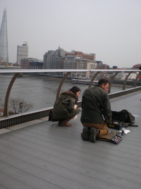Ben Wilson sul Millenium Bridge di Londra