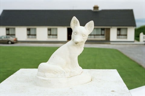 Martin Parr, A gatebost ornament. Tralee, County Kerry, Ireland. 1996 © Martin Parr/ Magnum Photos 