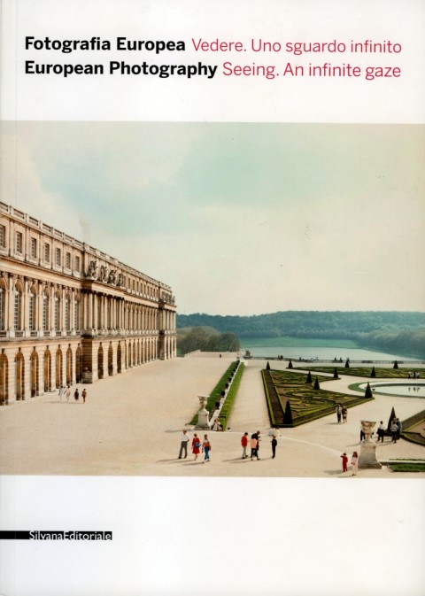 In Copertina, Luigi Ghirri – Versailles, 1985. Fototeca della Biblioteca Panizzi, Reggio Emilia © Eredi Ghirri