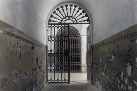 Silvia Camporesi, Planasia #5 (ingresso al carcere), Isola di Pianosa, 2014, Courtesy Silvia Camporesi 