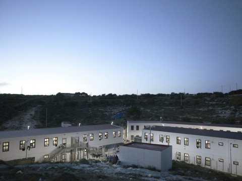 Italia, Lampedusa, 2011. Centro di permanenza temporanea
