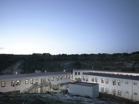 Italia, Lampedusa, 2011. Centro di permanenza temporanea