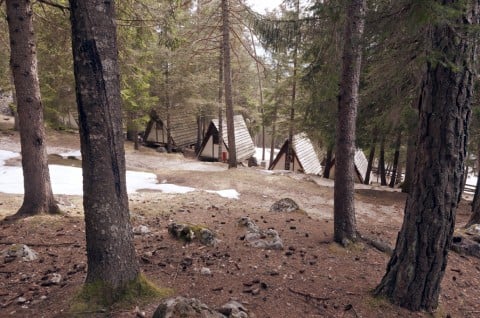 L'x Villaggio Eni di Borca, le tende fisse al Camping, Residenza scout. Foto Giacomo De Donà