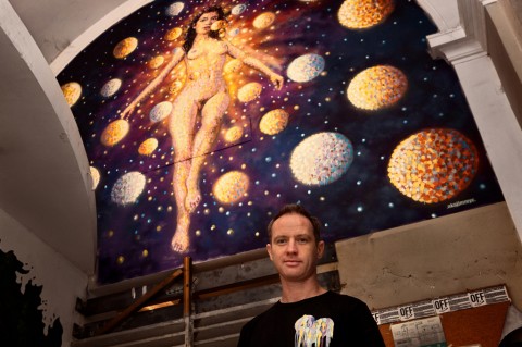 Portrait of James Chrochan with his latest artwork. Volturno, Rome, 2014 - photo Carlo Taccari / FreakinART.com