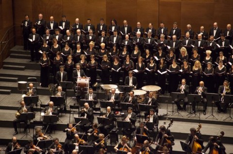 Il Coro e l'Orchestra del Maggio Musicale Fiorentino nella Prima del Roberto Devereux - Copyright Pietro Paolini, TerraProject, Contrasto