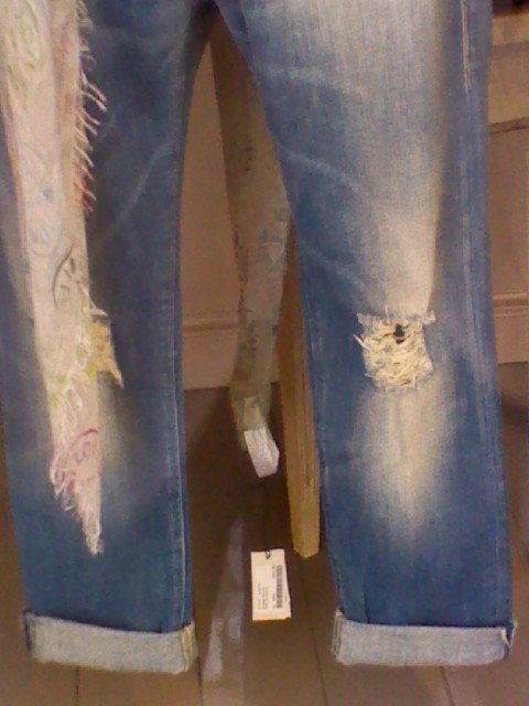 Jeans strappati - foto di Marco Senaldi