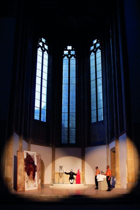 Luigi Presicce, La custodia del sangue nella giostra dei tori, performance per uno spettatore per volta, accompagnato, Chiesa di Santa Maria Donnaregina Vecchia, Napoli. 2012