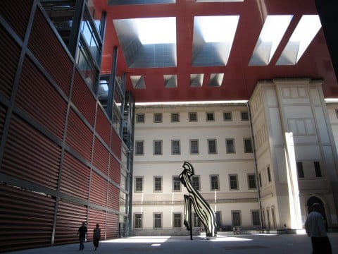 Lo spazio del Museo Reina Sofía ideato da Jean Nouvel