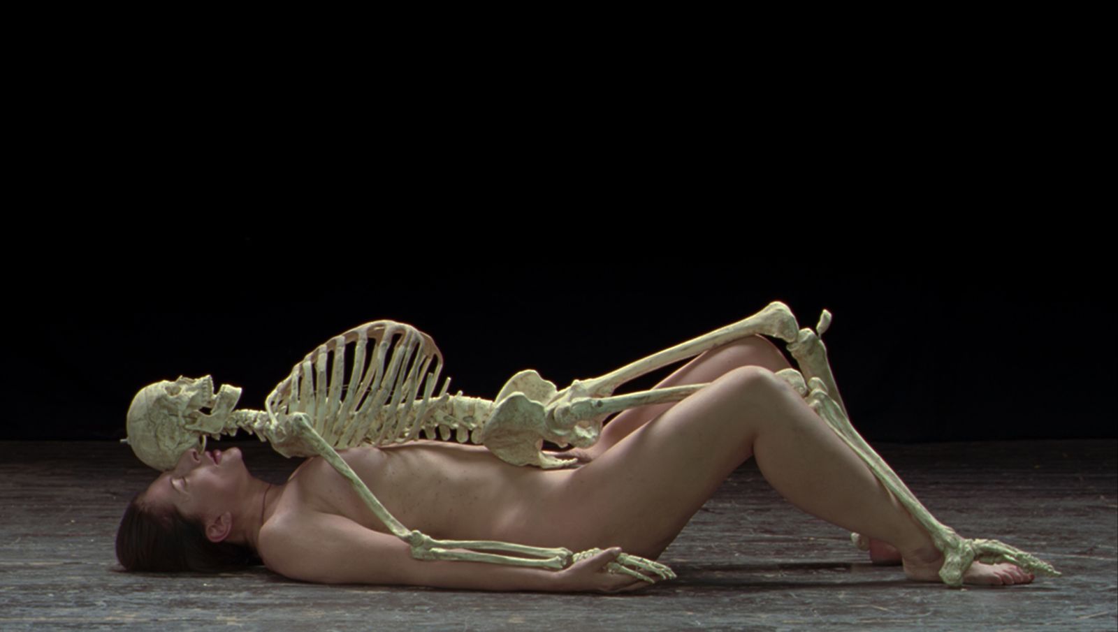 Marina Abramoviç, Nude with Skeleton (2005)