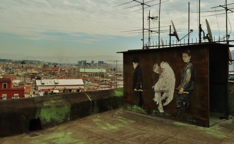 Un murales di Zilda, su una terrazza dei Quartieri Spagnoli