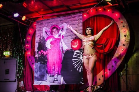 Giulia Tommasi, Cradle of Love, performance per Deep Trash Italia#2, Londra, 2014. Foto Thomas Hensher, courtesy CUNTemporary _ Archivio Queer Italia