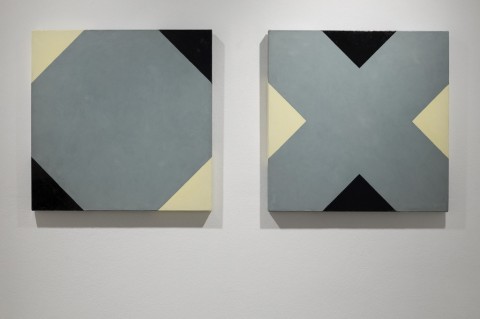 Akira Arita, Dialogo III, 2004, olio su tela, 54x54 cm per pezzo, foto Enrico Fiorese