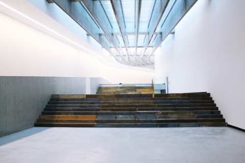 Cevdet Erek – A Room of Rhythms – Curva, 2014. Veduta dell’installazione al MAXXI, Roma. Foto Giorgia Romiti, courtesy Fondazione MAXXI