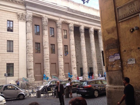 Piazza di Pietra, a Roma