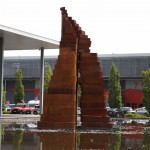 Expo 2015, alla Fiera di Rho una scultura di Maria Cristina Carlini. La nuova città che sale si specchia nelle architetture di Fuksas e Perrault