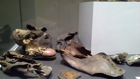 Scarpe in pelle rinvenute nella zona archeologica. Prima del 1942-43