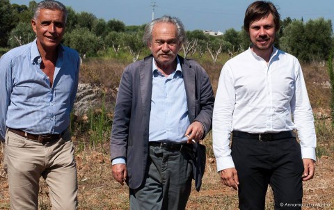 Jannis Kounellis tra Giacomo Zaza e Oscar Marzo Vetrugno - photo Annamaria La Mastra