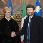 La firma del protocollo d’intesa fra i ministri Roberta Pinotti e Dario Franceschini