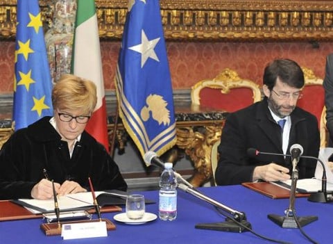 La firma del protocollo d’intesa fra i ministri Roberta Pinotti e Dario Franceschini