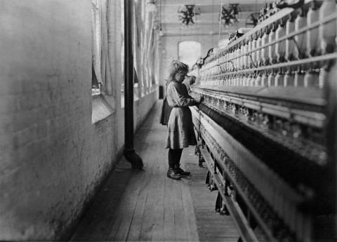 Lewis Hine, Filatrice di 9 anni in un cotonificio, North Caroline, 1908