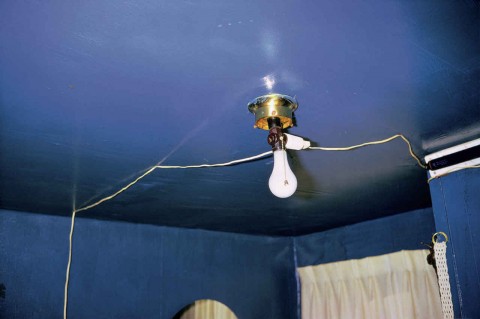 William Eggleston, Untitled [Blue ceiling], 1970-1973 © William Eggleston, Courtesy Eggleston Artistic Trust