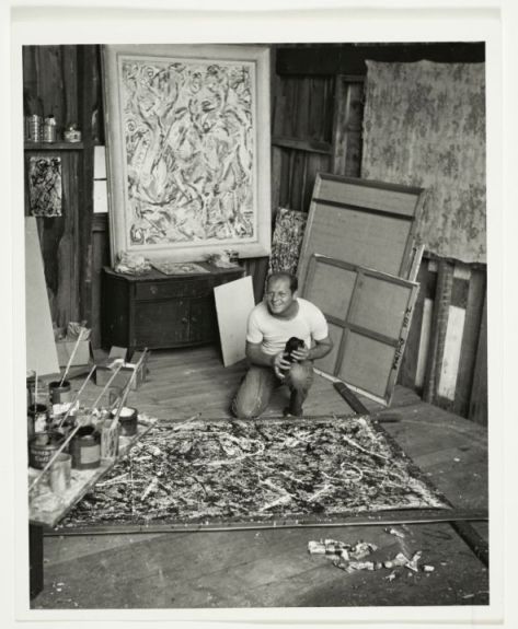 Jackson Pollock nel suo studio, 1947 ca. – photo Herbert Matter - Jackson Pollock and Lee Krasner papers, Archives of American Art, Smithsonian Institution